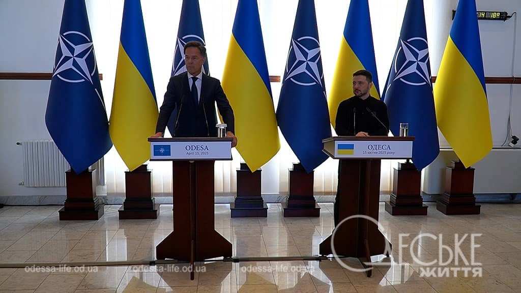 Зеленский и Рютте во время визита в Одессу, 15 апреля 2025